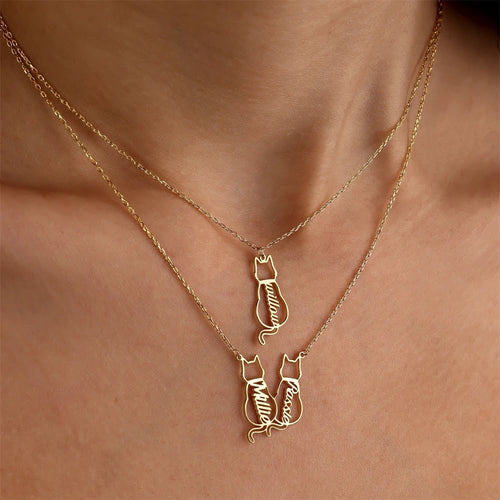 Collar personalizado de uno y dos gatos puesto al cuello