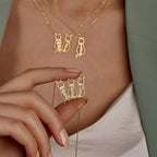 Collar personalizado de tres gatos con nombres grabados