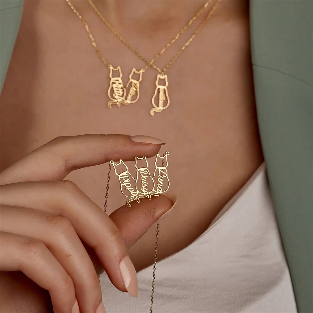 Collar personalizado de tres gatos con nombres grabados